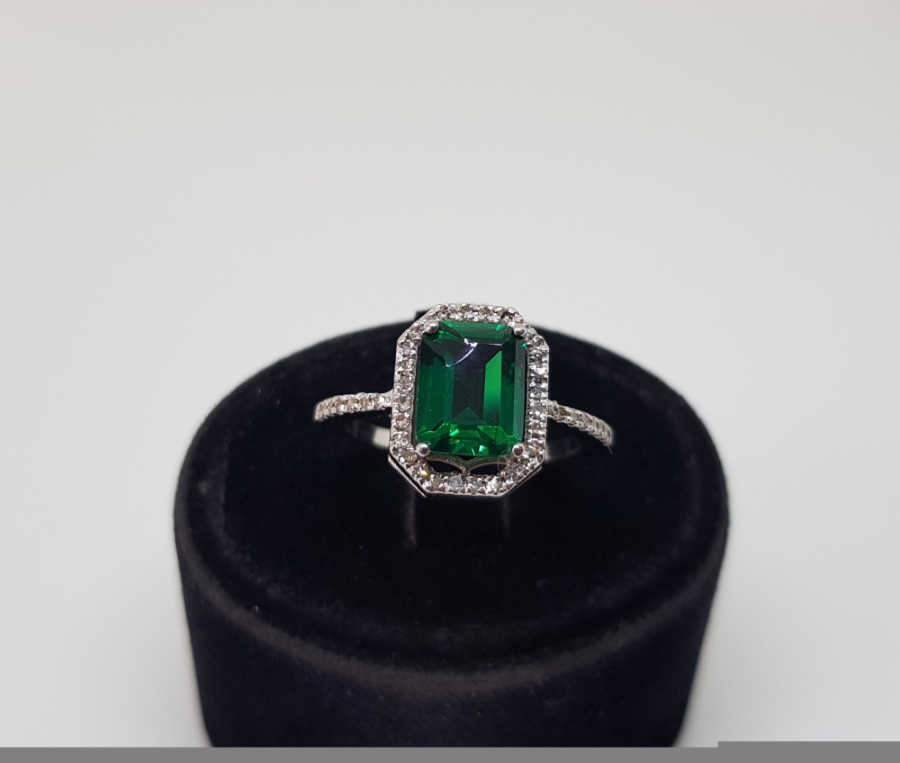 PIRLANTA VE ZÜMRÜT TAŞLI BEGAT KESİM YÜZÜK