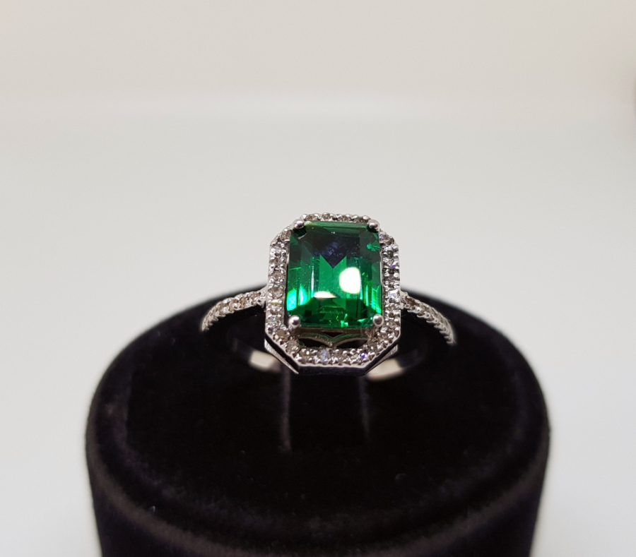 PIRLANTA VE ZÜMRÜT TAŞLI BEGAT KESİM YÜZÜK