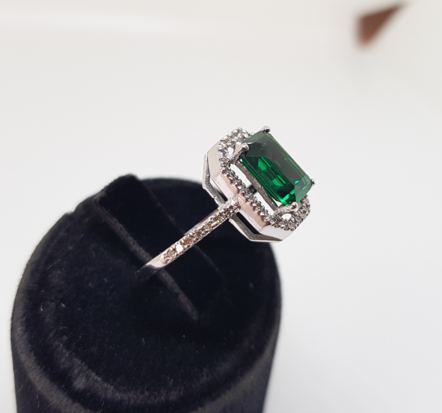 PIRLANTA VE ZÜMRÜT TAŞLI BEGAT KESİM YÜZÜK