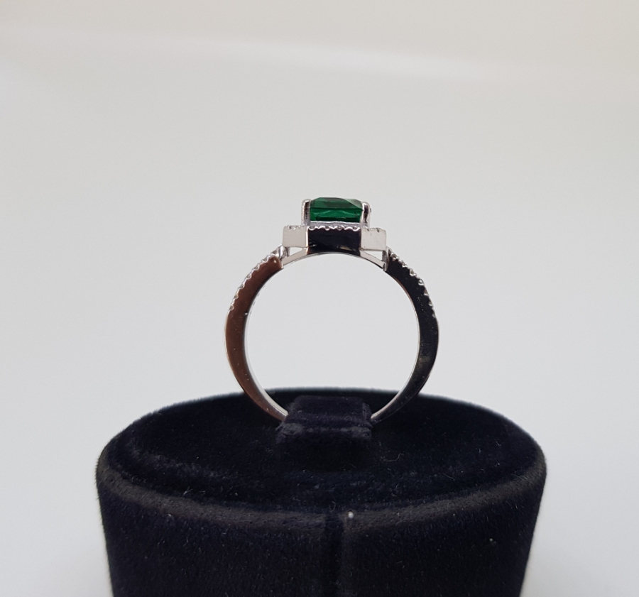 PIRLANTA VE ZÜMRÜT TAŞLI BEGAT KESİM YÜZÜK