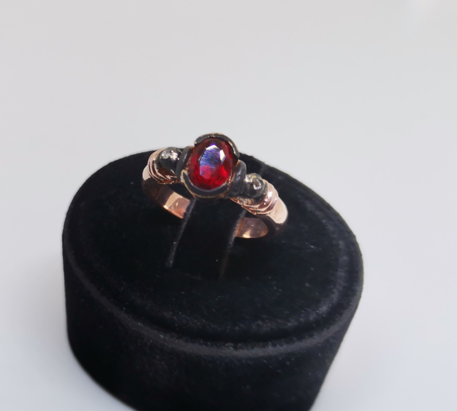 FASETA KESİM YAKUT VE PIRLANTA TAŞLI YÜZÜK