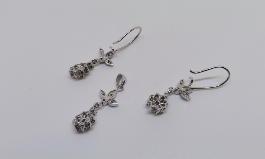 PIRLANTA TAŞLI KAR TANESİ MODELİ KOLYE KÜPE SETİ