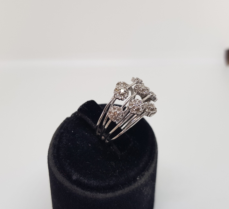 YAPRAKLI MODELİ PIRLANTA TAŞLI YÜZÜK