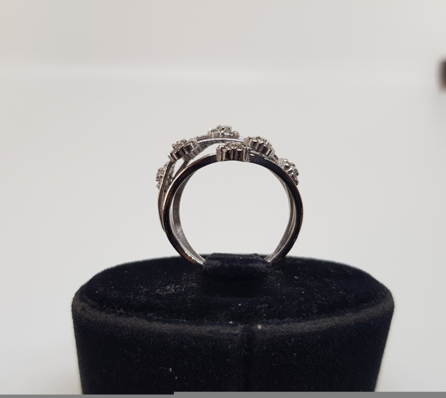 YAPRAKLI MODELİ PIRLANTA TAŞLI YÜZÜK