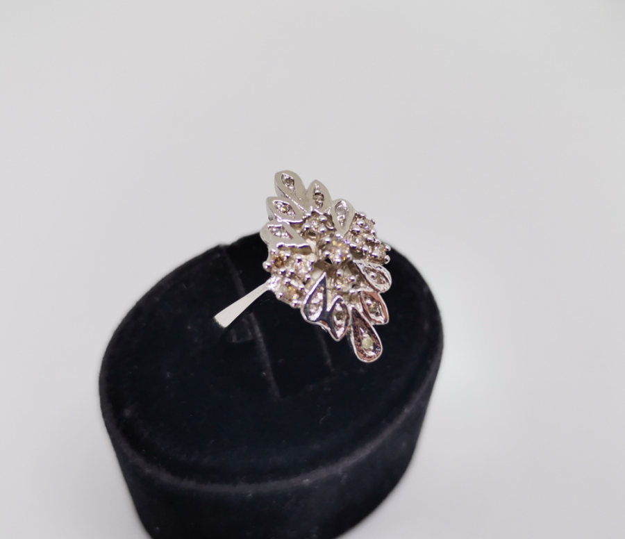 YAPRAKLI MEKİK MODEL PIRLANTA TAŞLI YÜZÜK