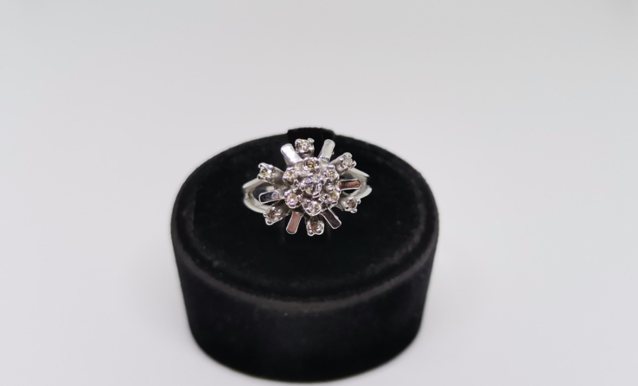 YILDIZ FORMLU PIRLANTA TAŞLI YÜZÜK