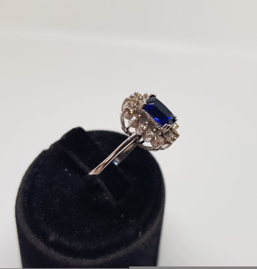 SAFİR VE PIRLANTA TAŞLI DİKDÖRTGEN MODEL YÜZÜK