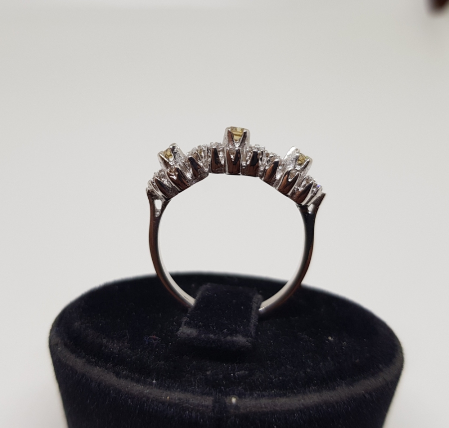 PIRLANTA TAŞLI ÜÇLÜ ÇİÇEK MODEL YÜZÜK