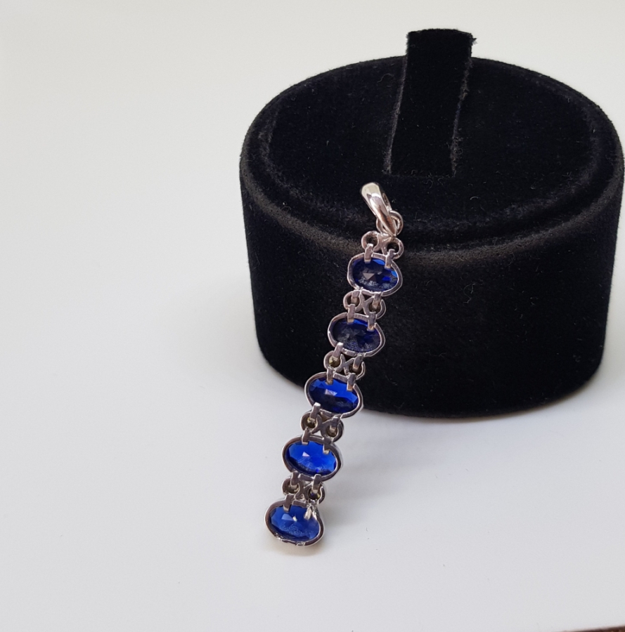 SAFİR VE PIRLANTA TAŞLI DÜZ HALKALI MODEL KOLYE UCU