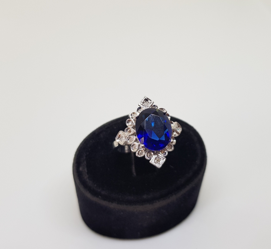 SAFİR VE PIRLANTA TAŞLI FASETA KESİMLİ YÜZÜK