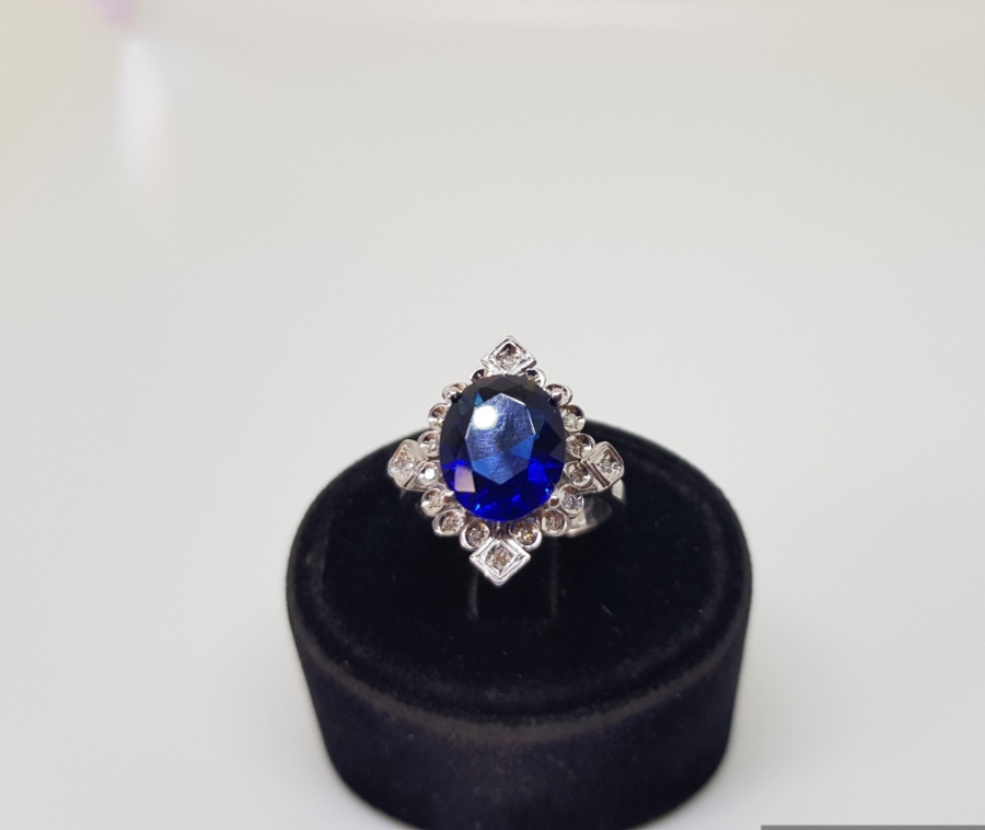 SAFİR VE PIRLANTA TAŞLI FASETA KESİMLİ YÜZÜK