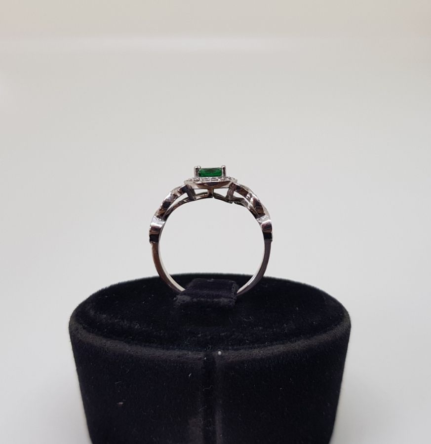 ZÜMRÜT VE PIRLANTA TAŞLI FRANSIZ ÖRGÜSÜ MODEL YÜZÜK