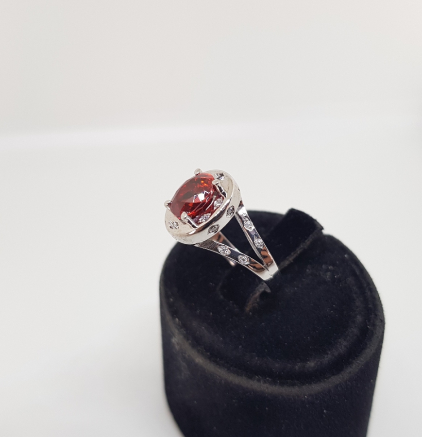 GARNET VE PIRLANTA TAŞLI DİVANHANE MODELİ YÜZÜK