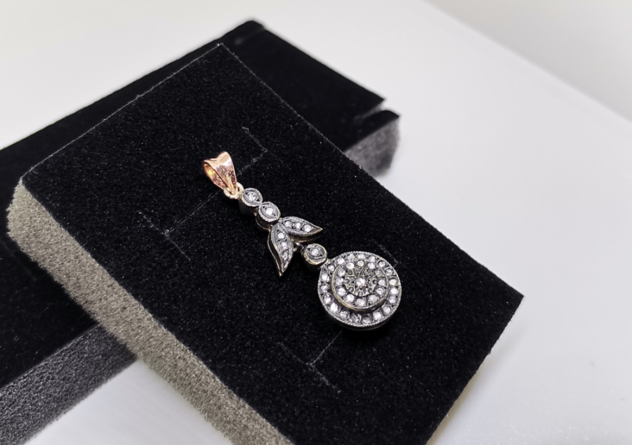 ELMAS TAŞLI GÜL MODEL KOLYE UCU