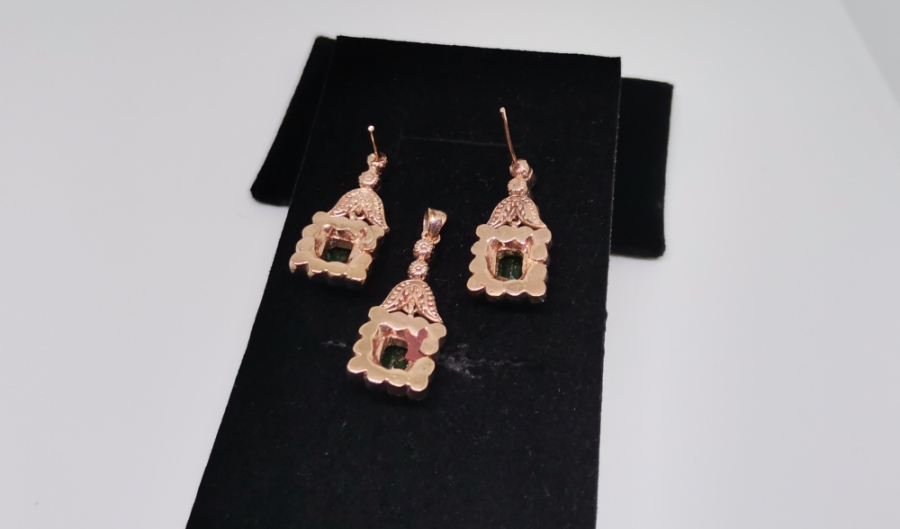 ZÜMRÜT VE ELMAS TAŞLI KOLYE KÜPE TAKIMI