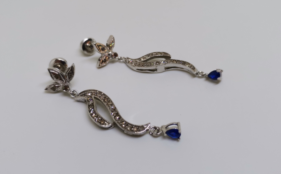 SAFİR VE PIRLANTA TAŞLI SALLANTILI KÜPE