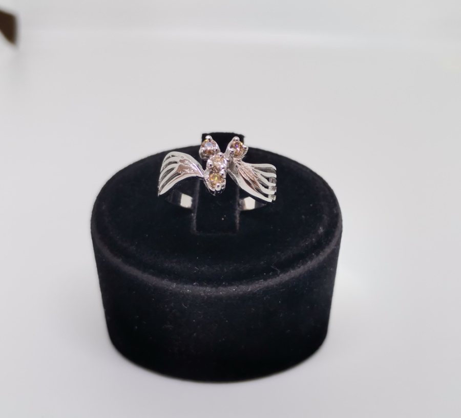 KANATLI MELEK MODELİ PIRLANTA TAŞLI YÜZÜK