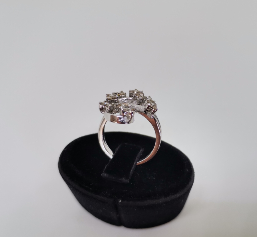 SARMAŞIK DALI MODELİ PIRLANTA TAŞLI YÜZÜK