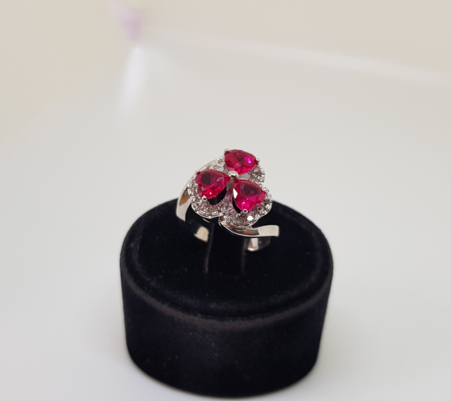 PIRLANTA VE YAKUT TAŞLI YONCA MODELİ YÜZÜK