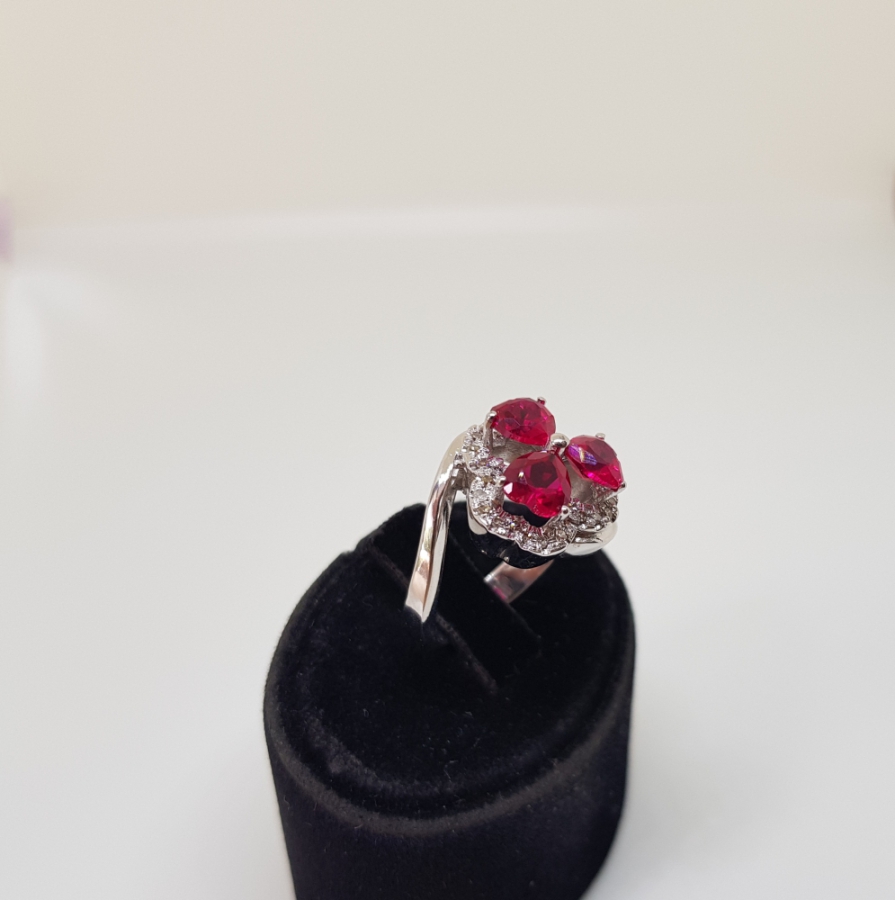 PIRLANTA VE YAKUT TAŞLI YONCA MODELİ YÜZÜK