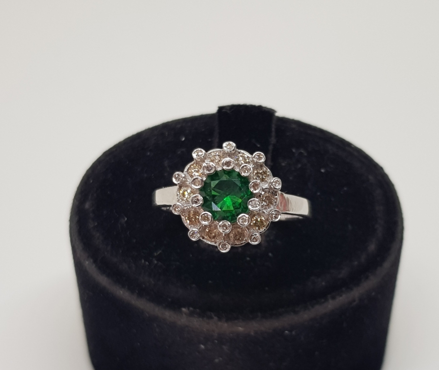 ZÜMRÜT VE PIRLANTA TAŞLI SARAYLI MODELİ YÜZÜK