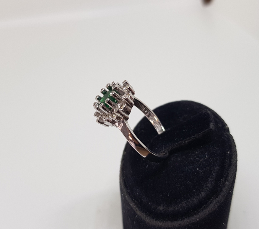 ZÜMRÜT VE PIRLANTA TAŞLI SARAYLI MODELİ YÜZÜK