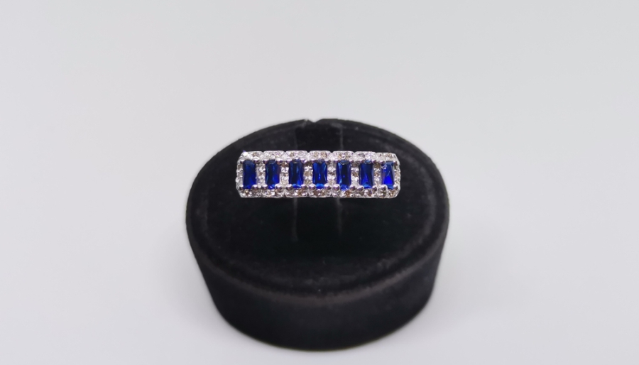 SIRÇALI MODEL SAFİR VE PIRLANTA TAŞLI YÜZÜK