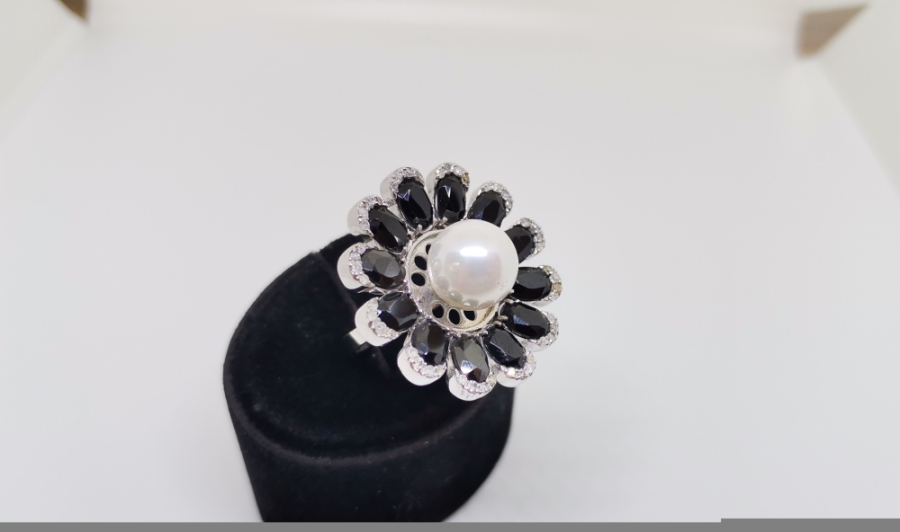 PIRLANTA GARNET VE İNCİLERLE SÜSLÜ YÜZÜK