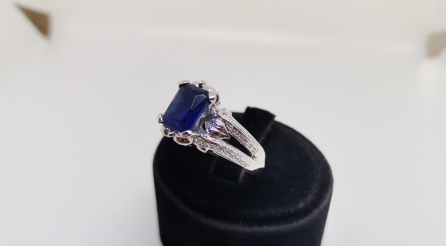 SAFİR VE PIRLANTA TAŞLI BAGET MODEL YÜZÜK