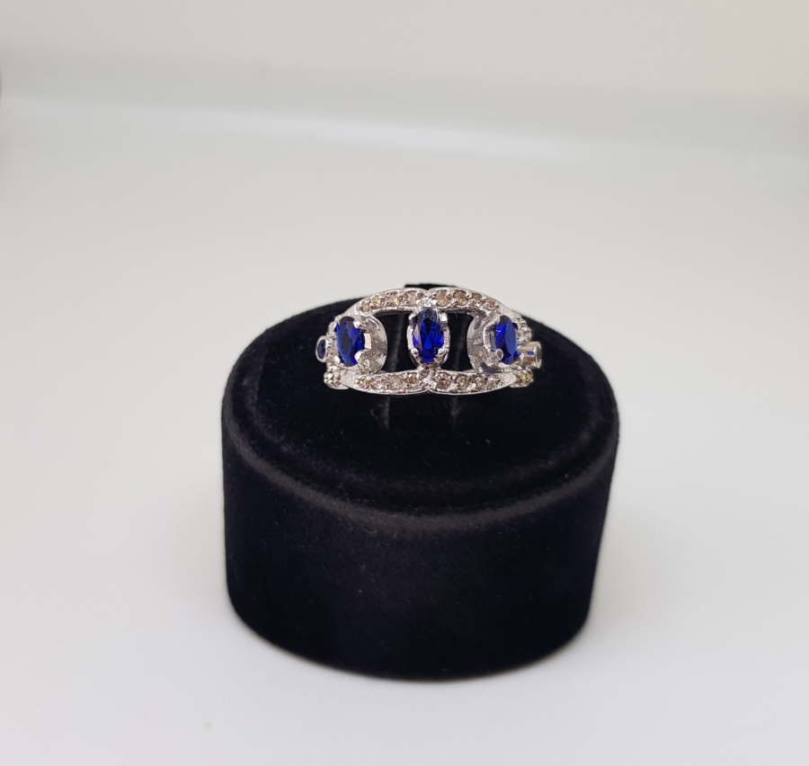 SAFİR VE PIRLANTA TAŞLI YARIM TAMTUR MODEL YÜZÜK