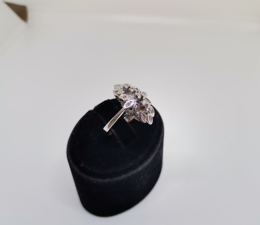 UZUN MEKİK MODELİ PIRLANTA TAŞLI YÜZÜK