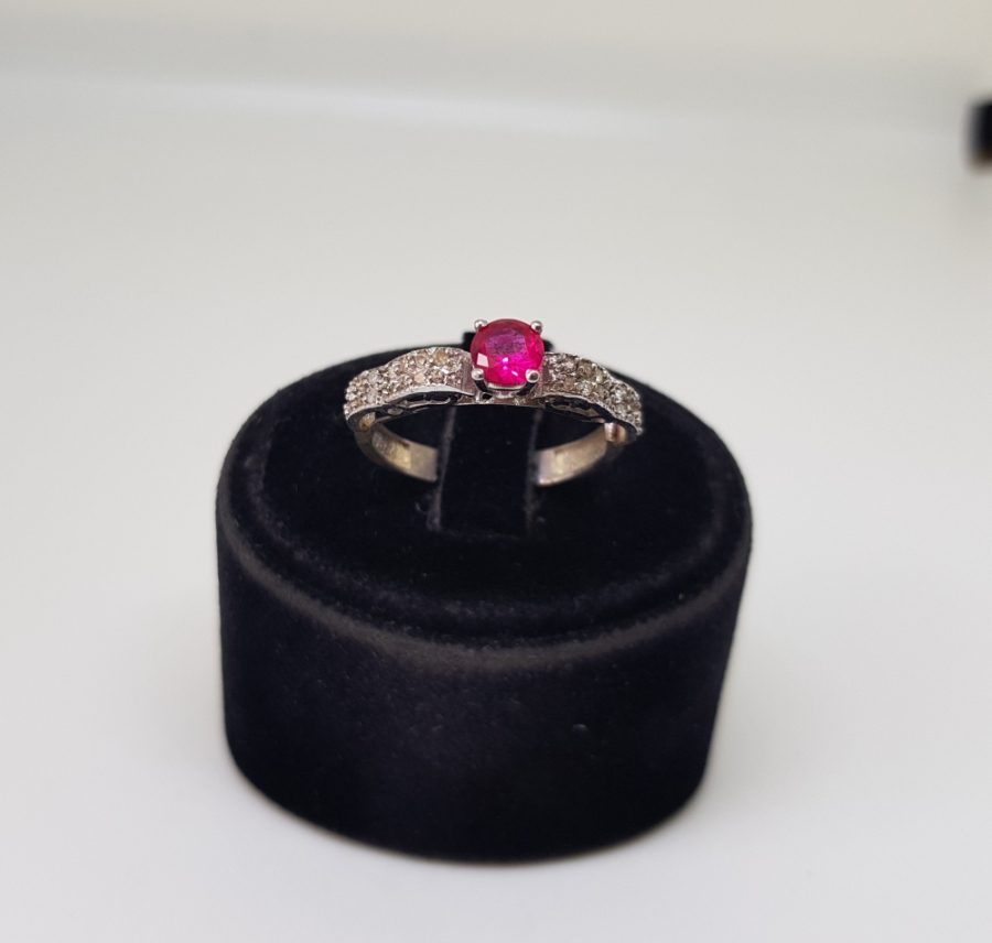 YAKUT VE PIRLANTA TAŞLI YARASA MODELİ YÜZÜK