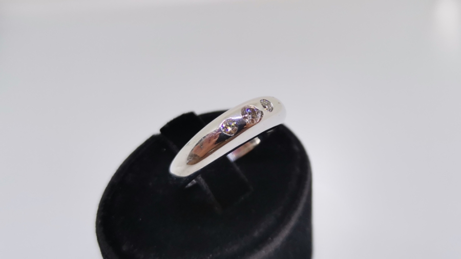 PIRLANTA TAŞLI ALYANS MODEL ÜÇ TAŞ YÜZÜK