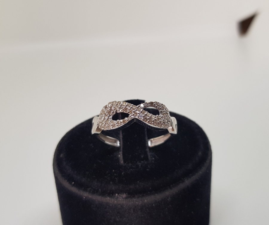 SONSUZLUK MODELLİ PIRLANTA TAŞLI YÜZÜK