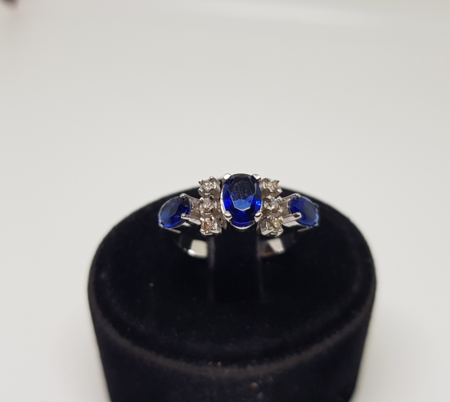 PIRLANTA VE SAFİR TAŞLI ÜÇLÜ ÜÇ TAŞ  MODEL YÜZÜK