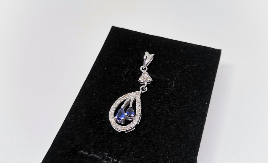 SAFİR VE PIRLANTA TAŞLI DAMLA MODEL KOLYE UCU