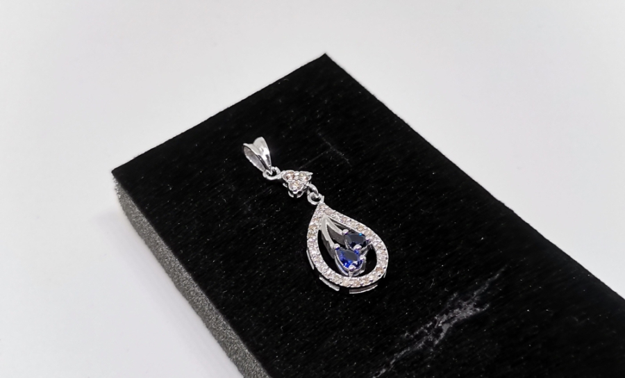 SAFİR VE PIRLANTA TAŞLI DAMLA MODEL KOLYE UCU