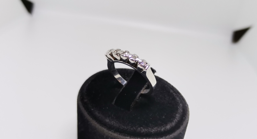 BEŞTAŞ MODELİ PIRLANTA TAŞLI YÜZÜK