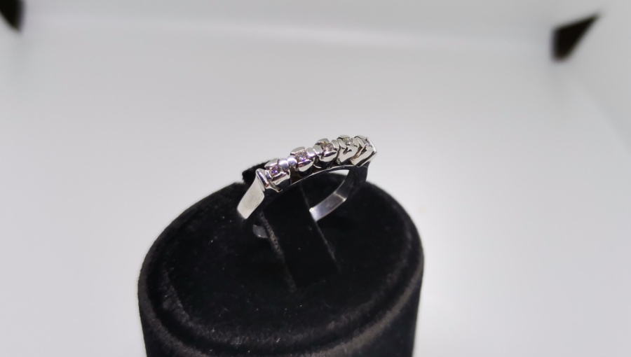 BEŞTAŞ MODELİ PIRLANTA TAŞLI YÜZÜK