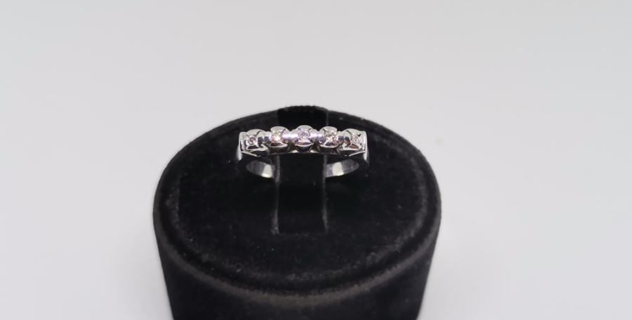 BEŞTAŞ MODELİ PIRLANTA TAŞLI YÜZÜK