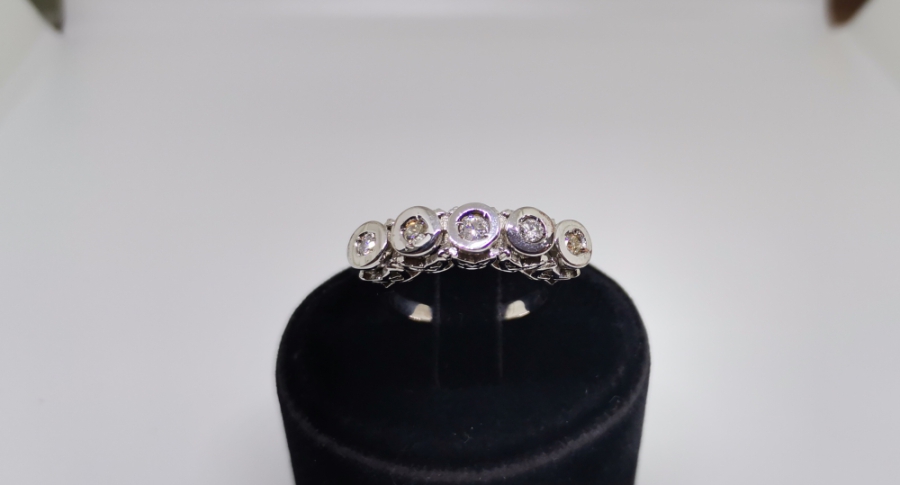 BEŞTAŞ MODEL OVAL MONTÜRLÜ YÜZÜK