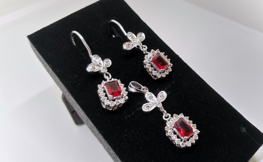 YAKUT VE PIRLANTA TAŞLI YONCA MODEL KOLYE KÜPE TAKIMI