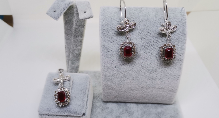 YAKUT VE PIRLANTA TAŞLI YONCA MODEL KOLYE KÜPE TAKIMI