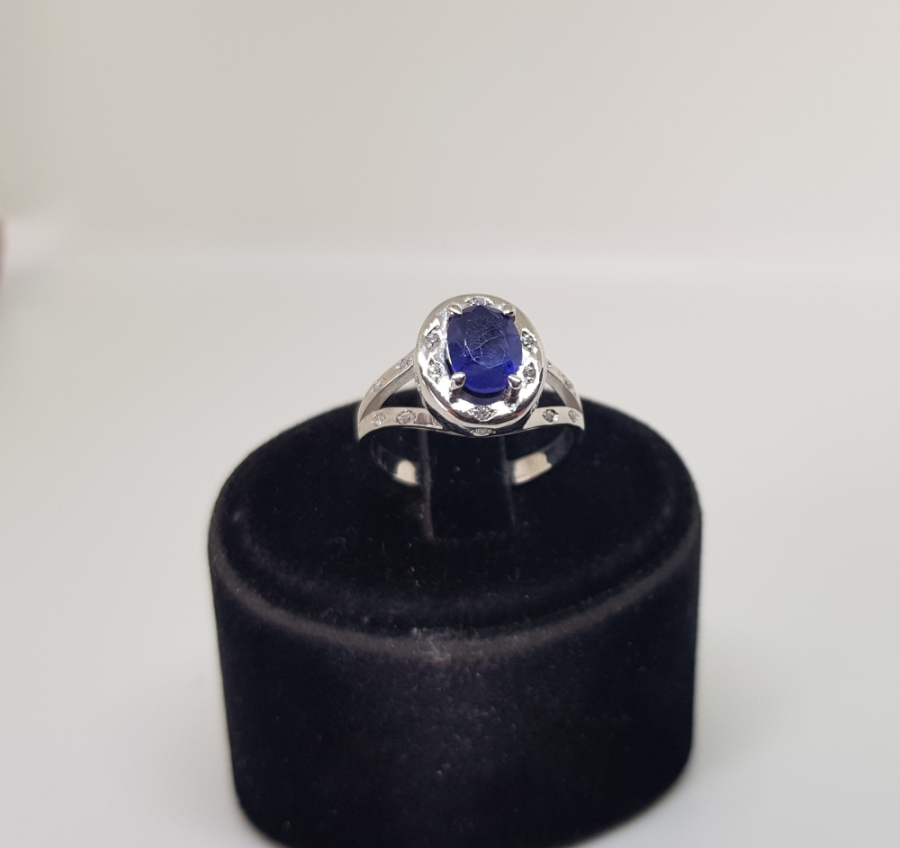 SAFİR VE PIRLANTA TAŞLI GİRİT MODELİ YÜZÜK