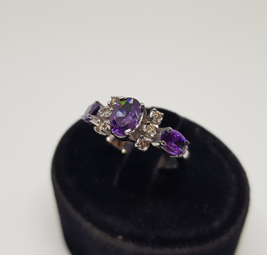 PIRLANTA VE AMETİST TAŞLI ÜÇLÜ SIRA MODEL YÜZÜK