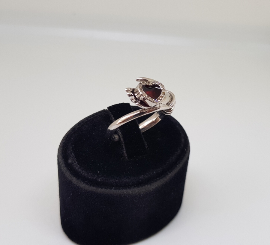 YAKUT VE PIRLANTA TAŞLI AVUÇ İÇİ KALP MODEL YÜZÜK