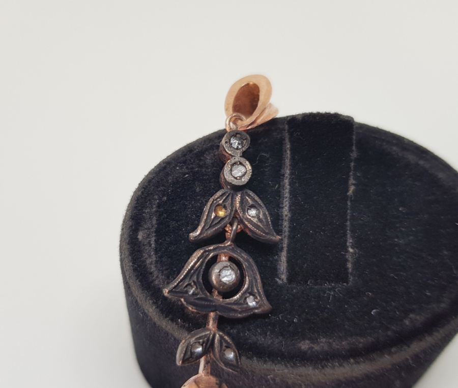 LALE MODELİ ELMAS TAŞLI KOLYE UCU