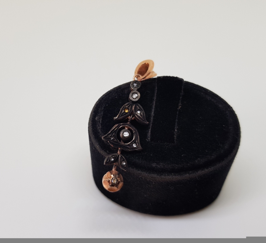 LALE MODELİ ELMAS TAŞLI KOLYE UCU