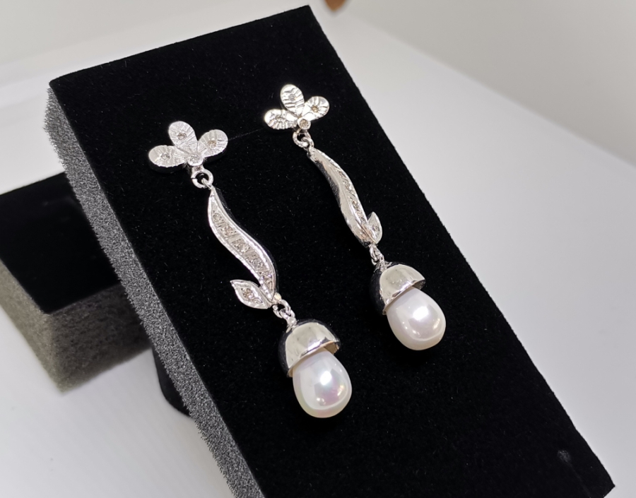 PIRLANTA TAŞLI VE İNCİLİ KÜPE