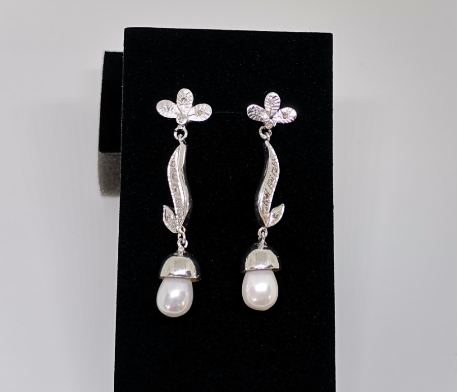 PIRLANTA TAŞLI VE İNCİLİ KÜPE